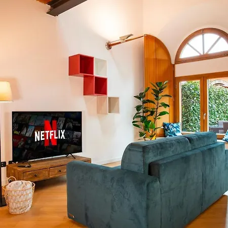 Casa Di Design Con Giardino Privato In Centro A Apartmán *