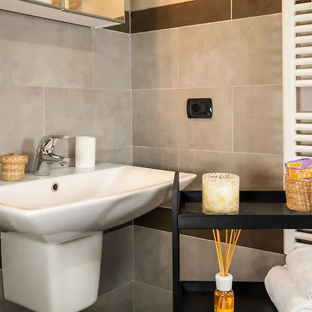 Casa Di Design Con Giardino Privato In Centro A Apartmán *