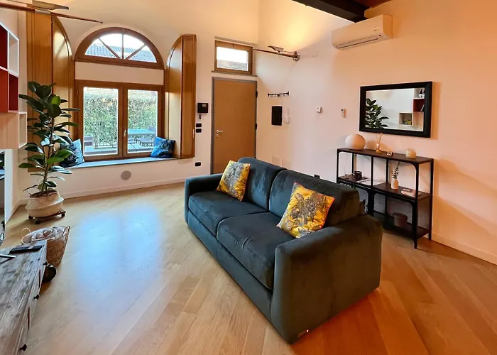 Casa Di Design Con Giardino Privato In Centro A Appartement Piacenza